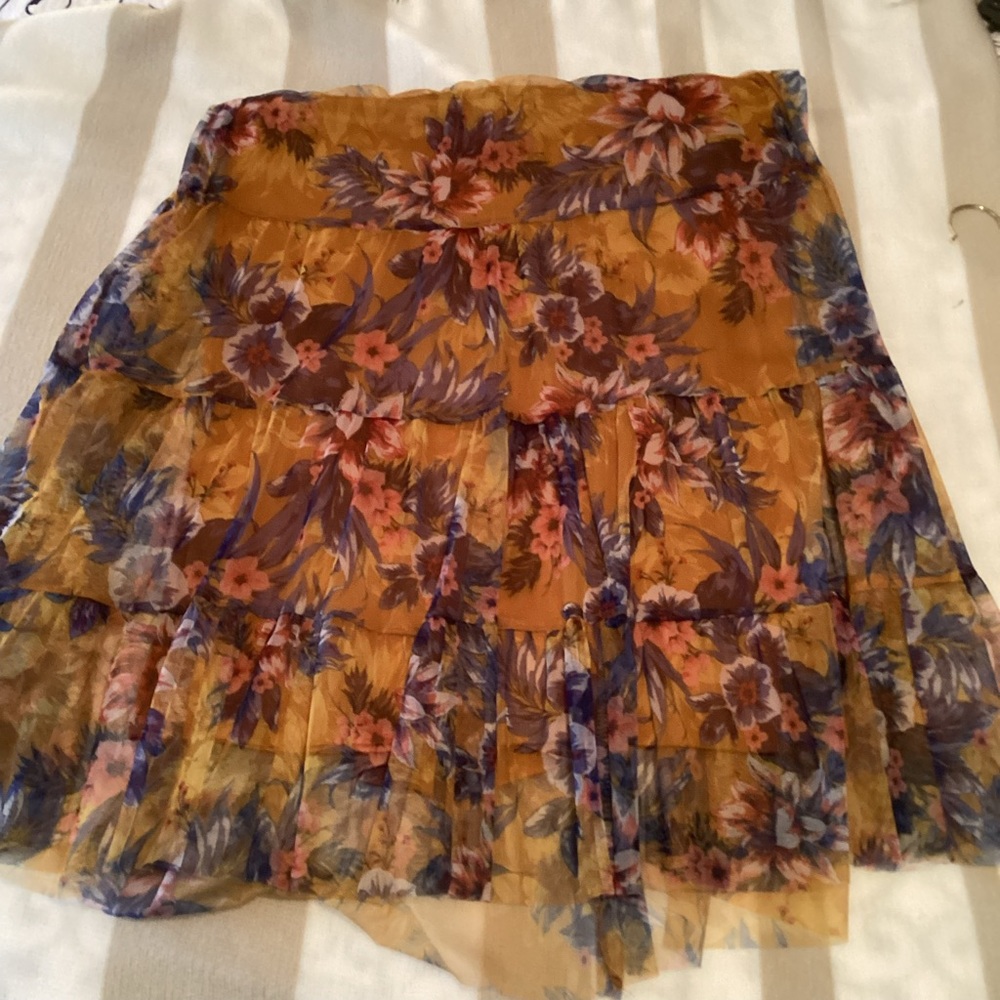 Full-Length Yellow Patterned Dress - Picture 3 of 4